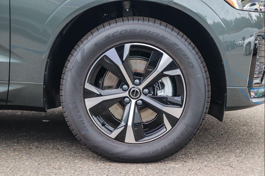 صورة 9 لـ 2026 Volvo XC60 B5 CORE