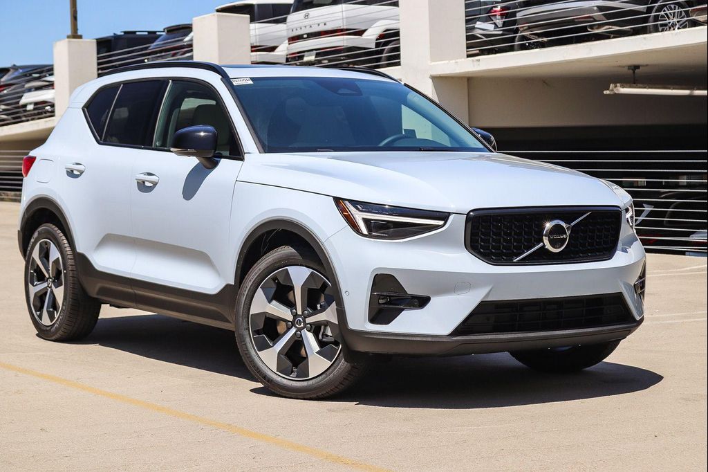 New 2026 Volvo XC40 Plus, B5 AWD Gas (mild hybrid), Dark