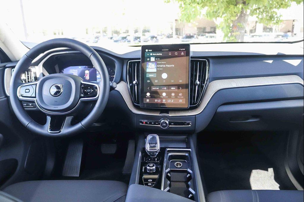 صورة مصغرة 12 لـ 2026 Volvo XC60 PLUG-IN HYBRID PLUS, T8 AWD ELECTRIC/GASOLINE
