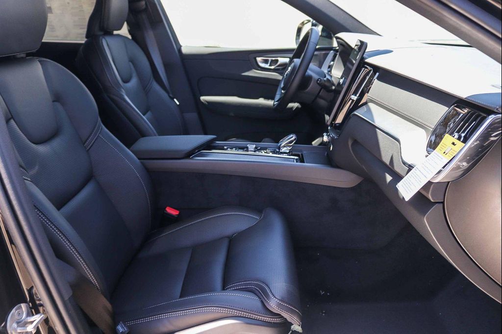 صورة مصغرة 16 لـ 2026 Volvo XC60 PLUG-IN HYBRID BLACK EDITION ULTRA, T8 AWD EL