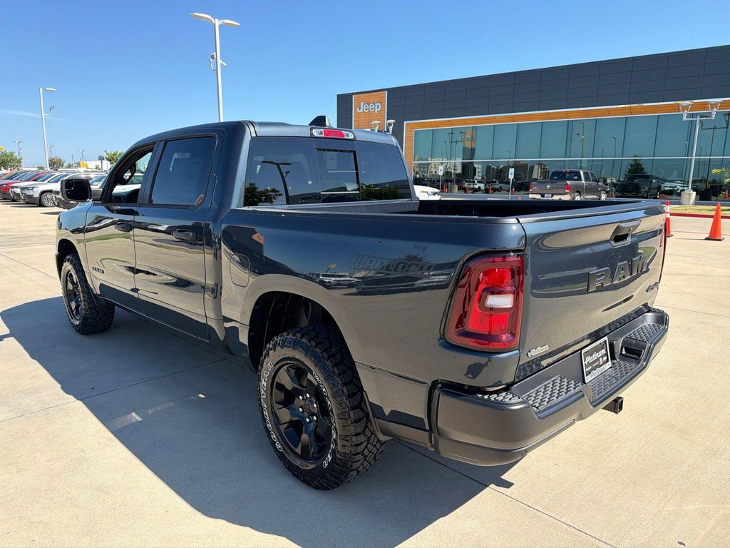صورة 4 لـ 2026 RAM 1500 WARLOCK CREW CAB 4X4 5'7' BOX