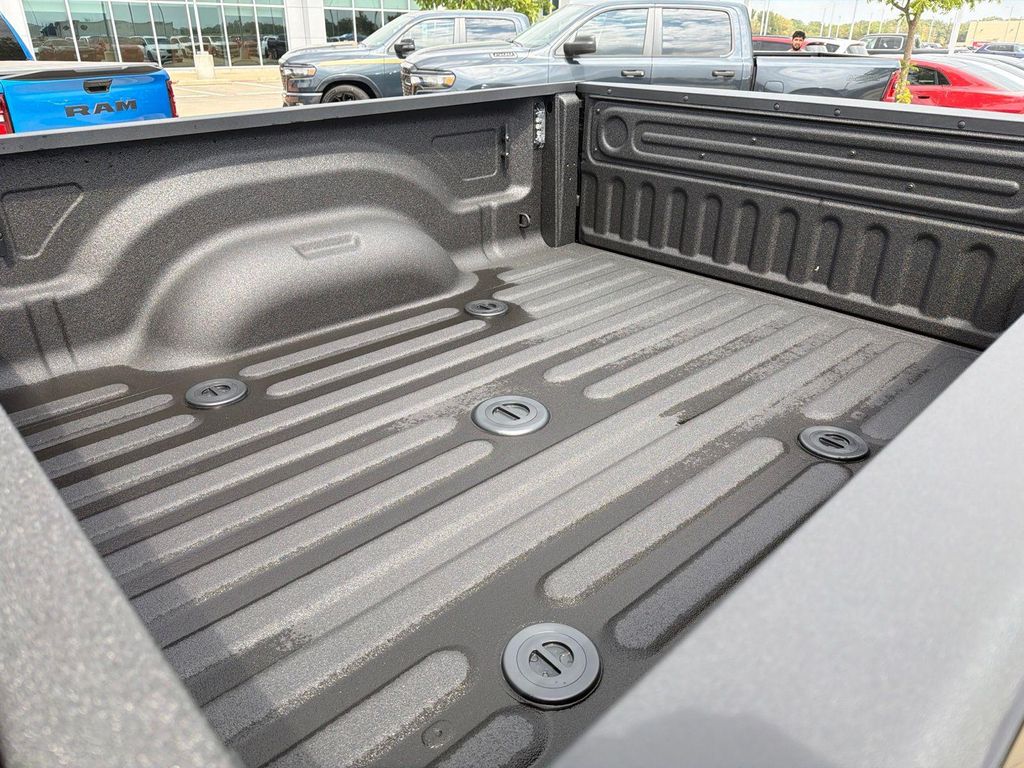 2026 RAM 2500 BLACK EXPRESS CREW CAB 4X4 6'4' BOX — миниатюра 17