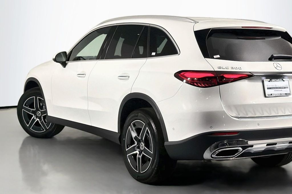 2026 Mercedes-BENZ GLC thumbnail 14