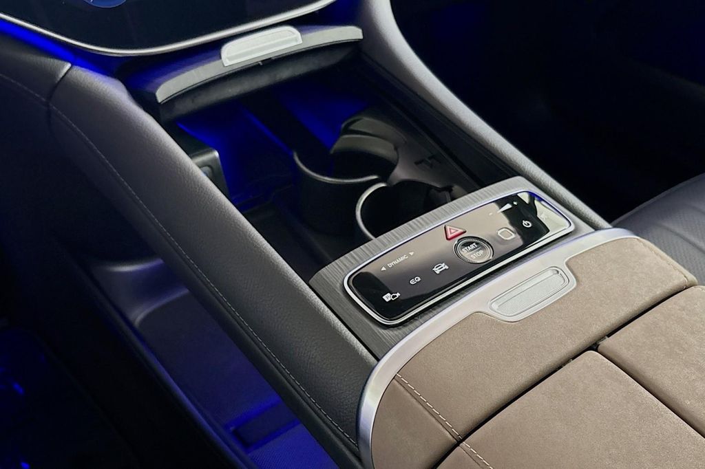 صورة 7 لـ 2024 Mercedes-BENZ EQS