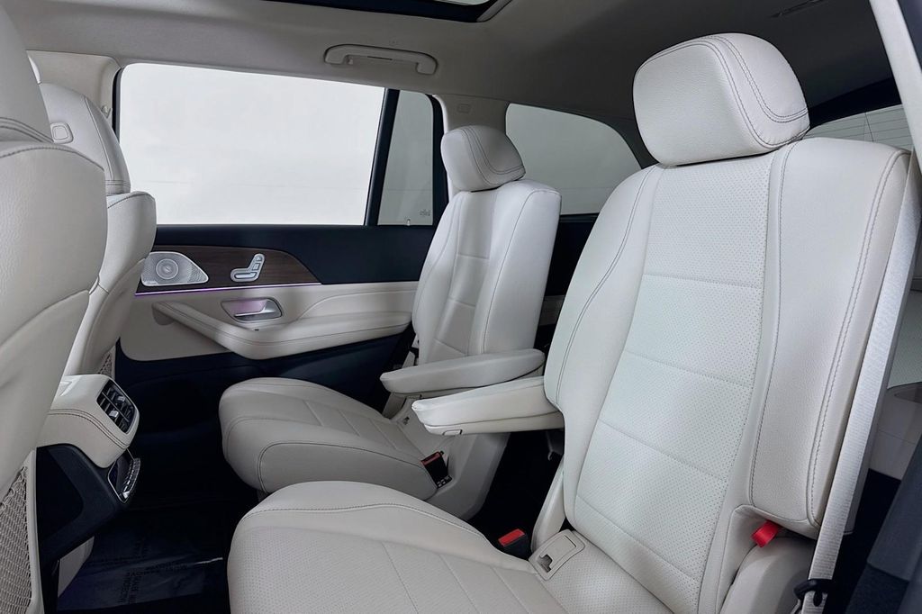 MERCEDES-BENZ GLS - 7