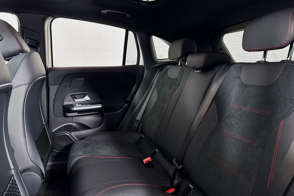 MERCEDES-BENZ GLA-CLASS - 7