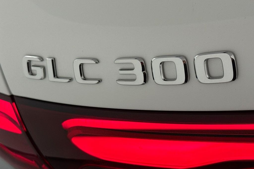 MERCEDES-BENZ GLC - 8