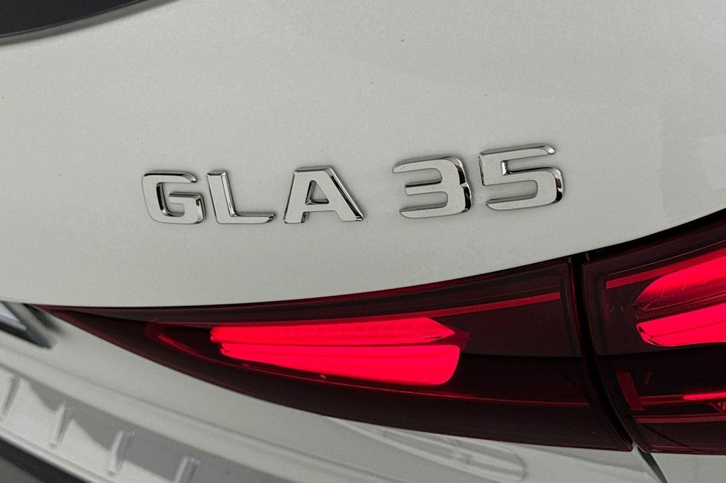 MERCEDES-BENZ GLA-CLASS AMG - 8