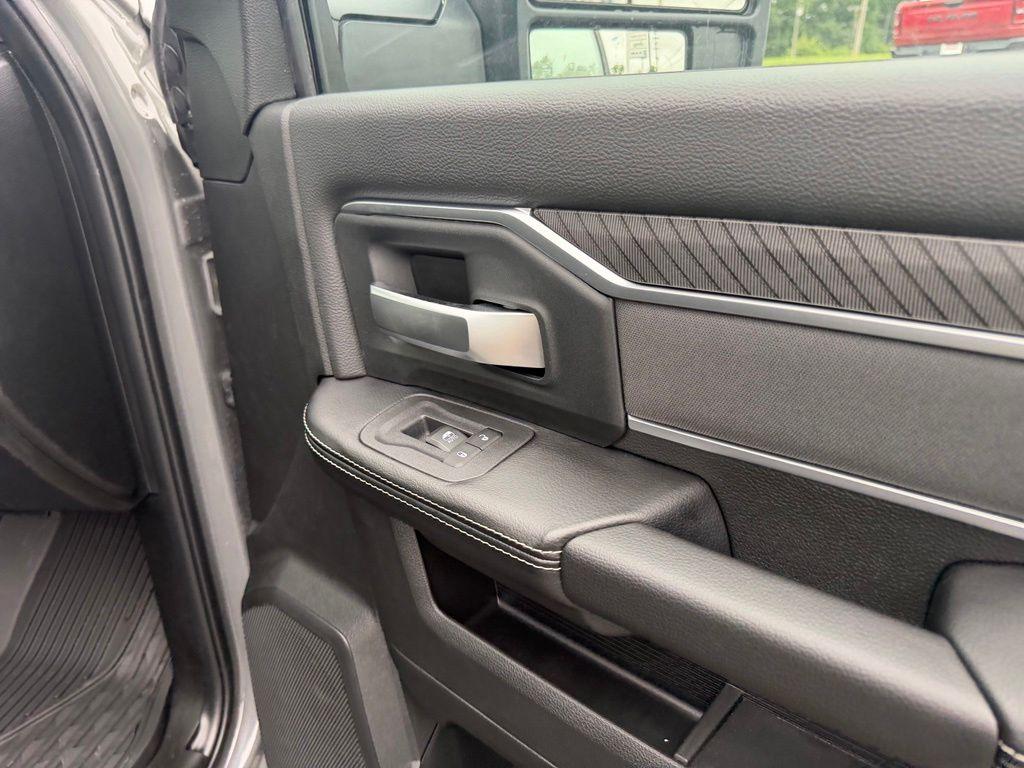 2026 RAM 3500 BIG HORN — миниатюра 27