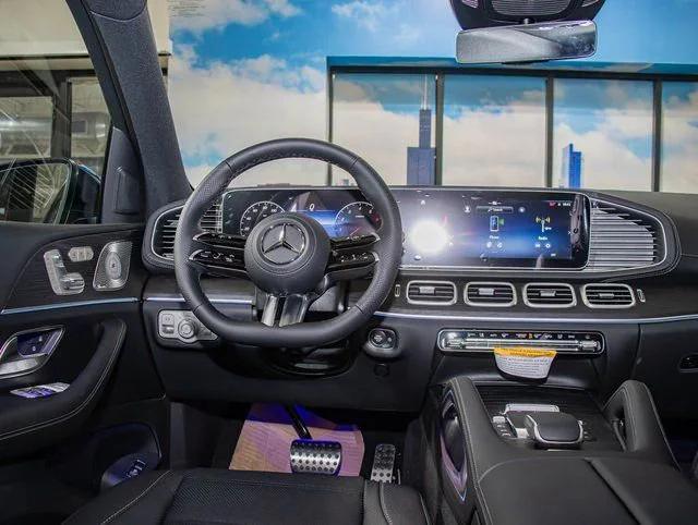 2026 Mercedes-BENZ GLS — миниатюра 16