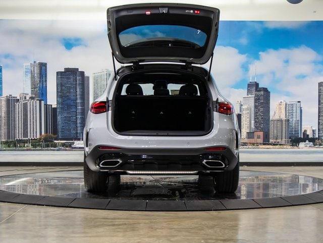 2026 Mercedes-BENZ GLC — миниатюра 12