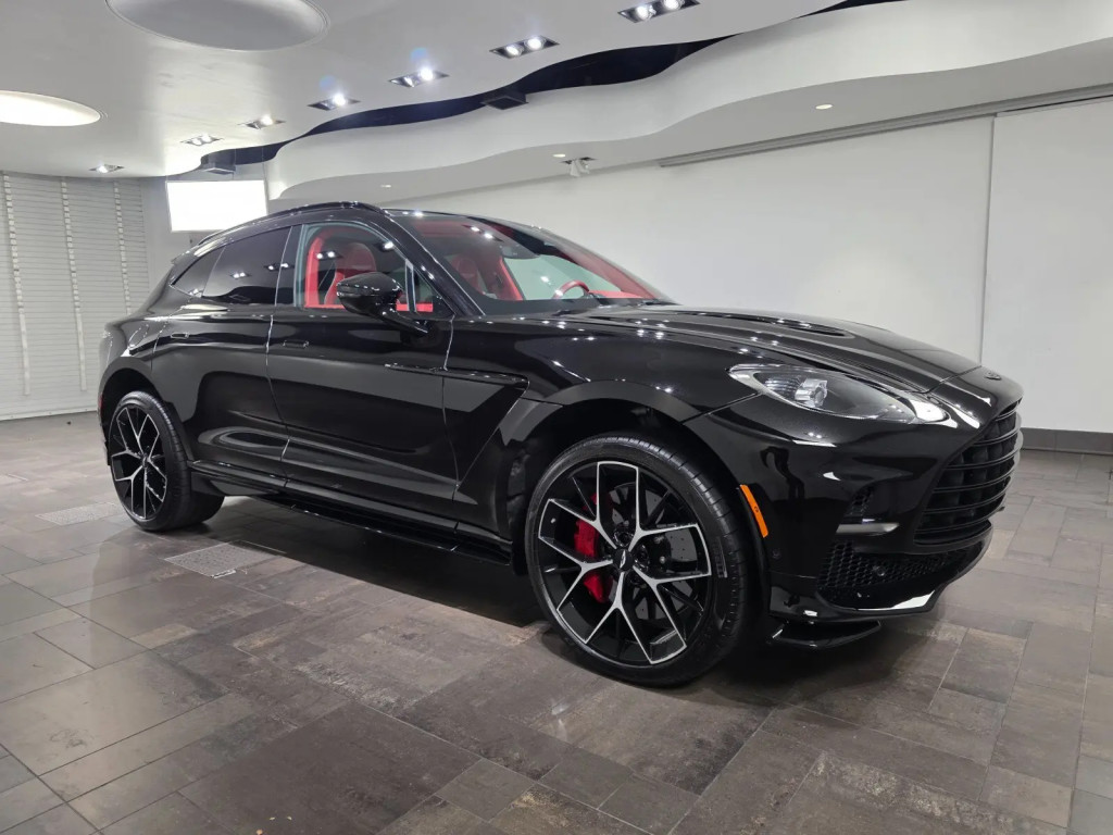 2025 Aston Martin DBX