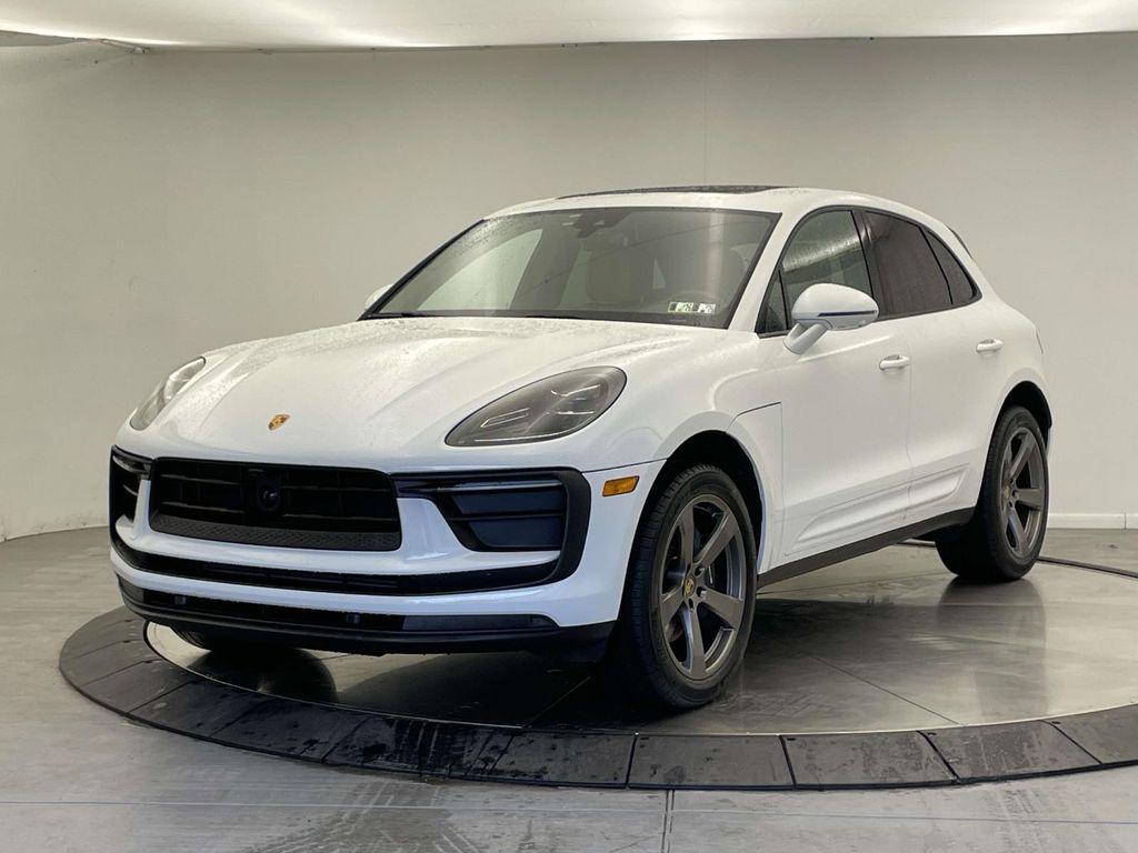 2025 Porsche MACAN photo 1