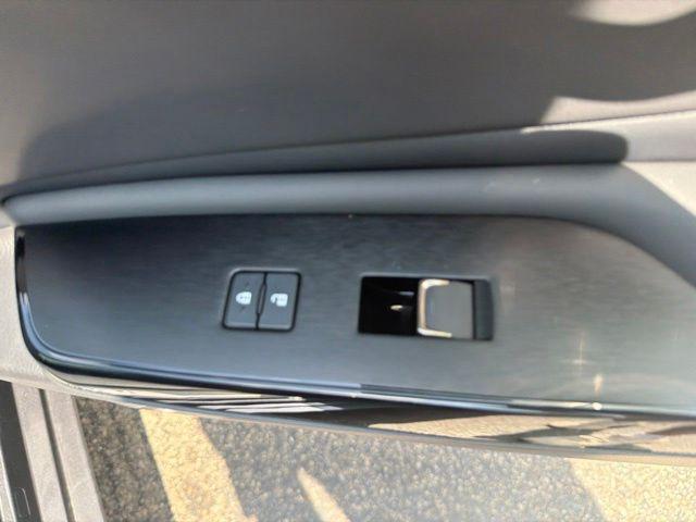 صورة مصغرة 31 لـ 2025 Lexus ES 350 BASE
