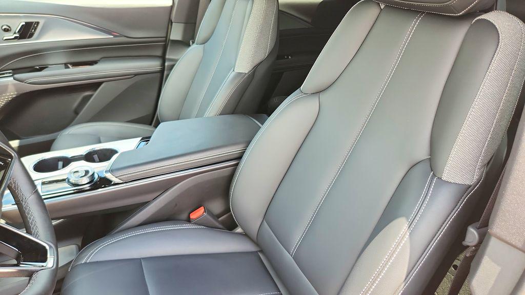 صورة 10 لـ 2024 Cadillac LYRIQ TECH