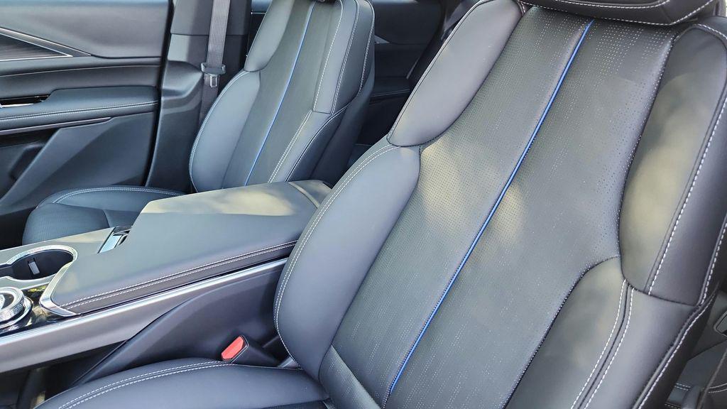 صورة 10 لـ 2025 Cadillac LYRIQ LUXURY