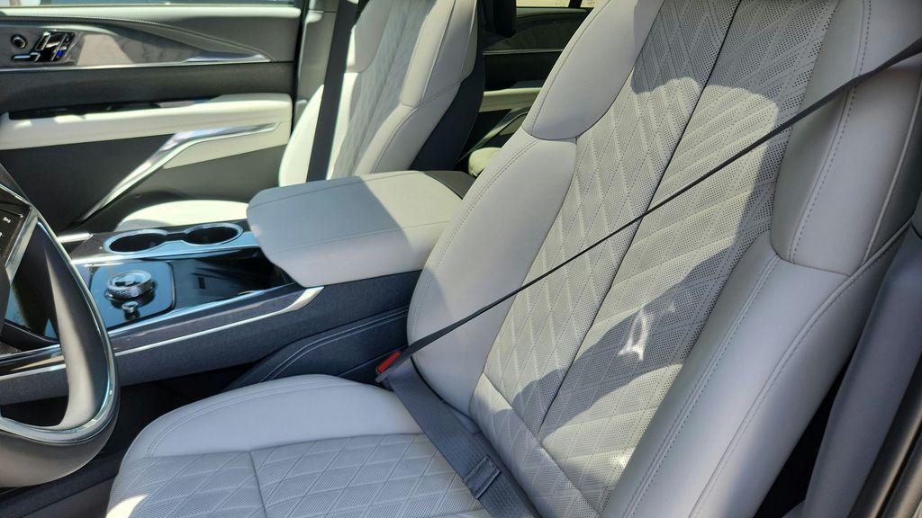 صورة 10 لـ 2026 Cadillac ESCALADE IQ SPORT
