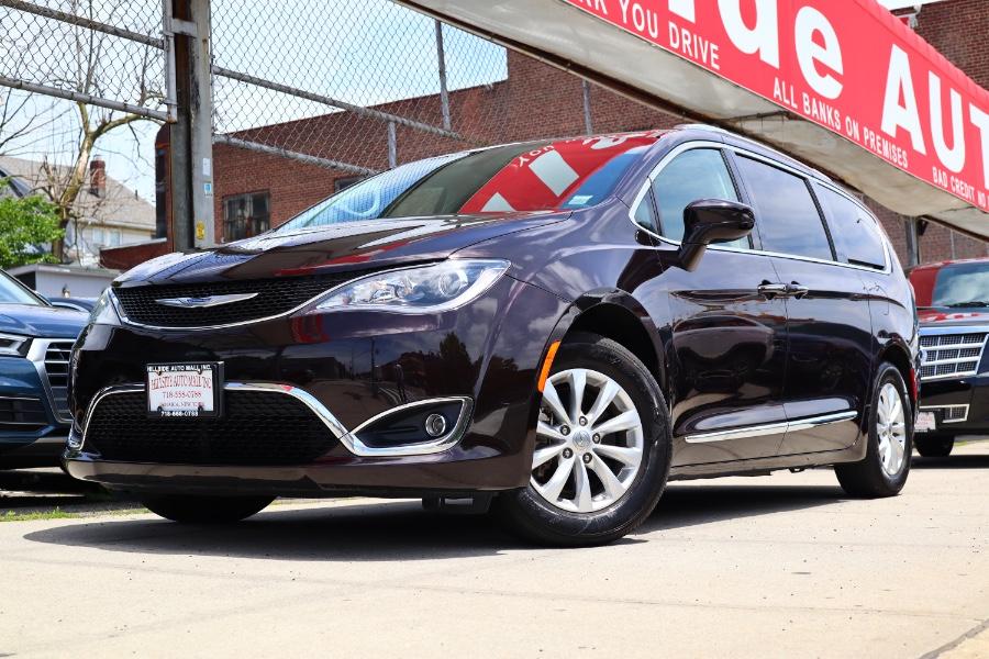 Used Chrysler Pacifica For Sale Near Me | Auto.com