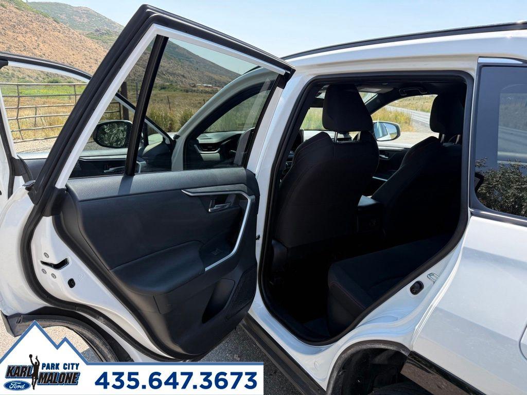 صورة 24 لـ 2025 Toyota RAV4 PLUG-IN HYBRID SE