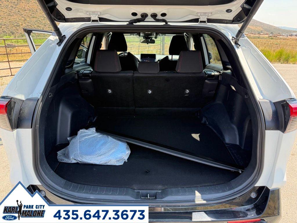 صورة 31 لـ 2025 Toyota RAV4 PLUG-IN HYBRID SE