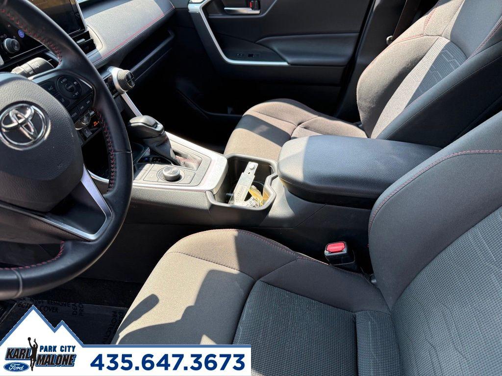 صورة 23 لـ 2025 Toyota RAV4 PLUG-IN HYBRID SE