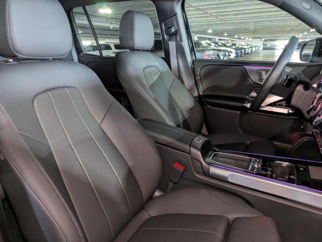 2025 Mercedes-BENZ GLB — миниатюра 22