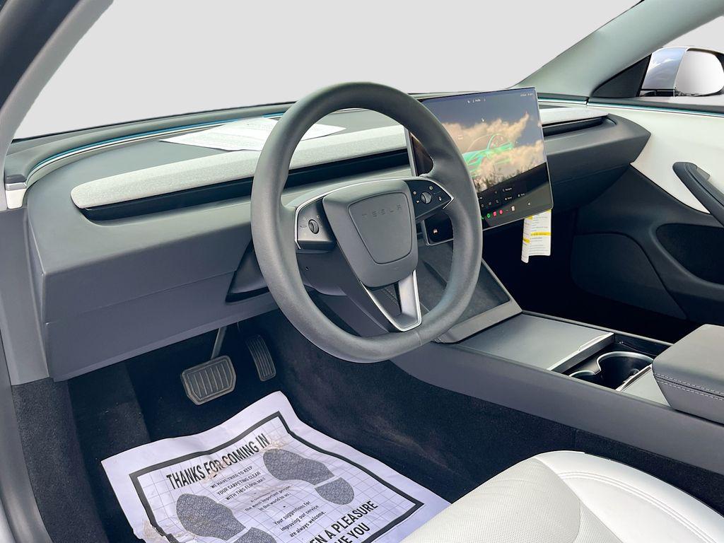 صورة 9 لـ 2025 Tesla MODEL 3 LONG RANGE