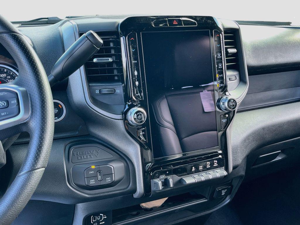 2026 RAM 2500 TRADESMAN CREW CAB 4X4 8' BOX — миниатюра 13