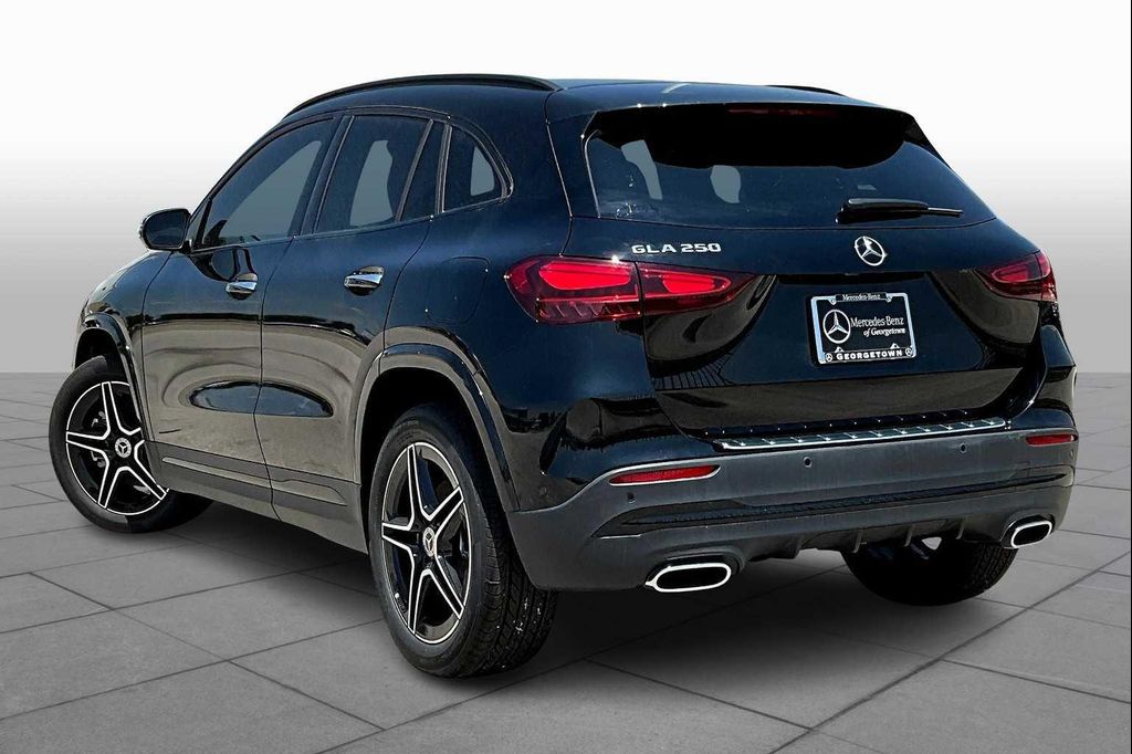 صورة 4 لـ 2025 Mercedes-BENZ GLA