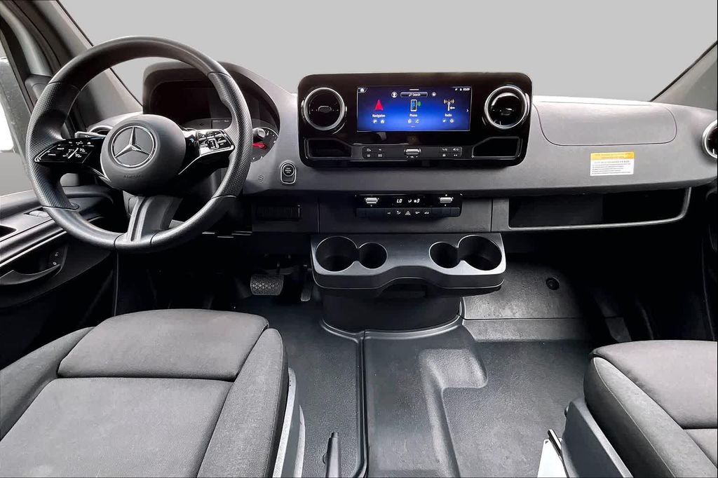 صورة 8 لـ 2025 Mercedes-BENZ OTHERS