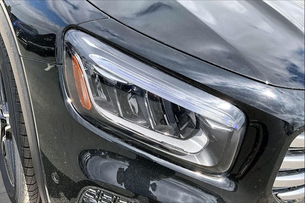 2026 Mercedes-BENZ GLB — миниатюра 19