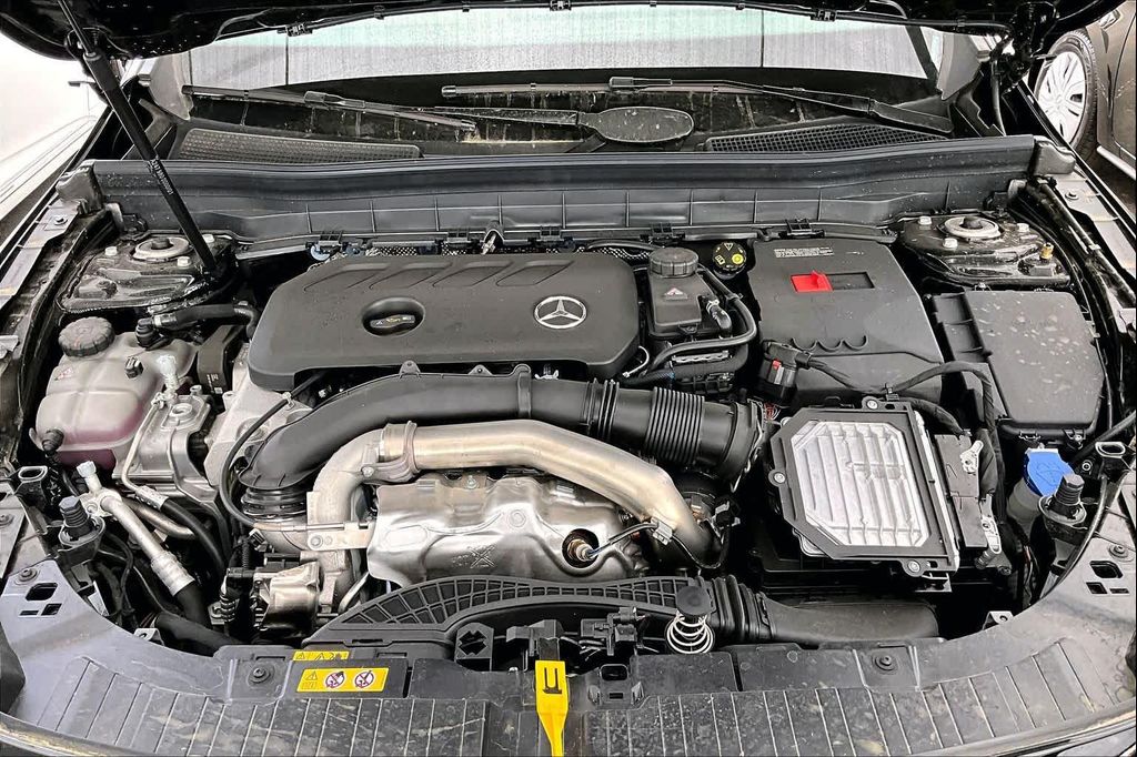 2026 Mercedes-BENZ GLB — миниатюра 17
