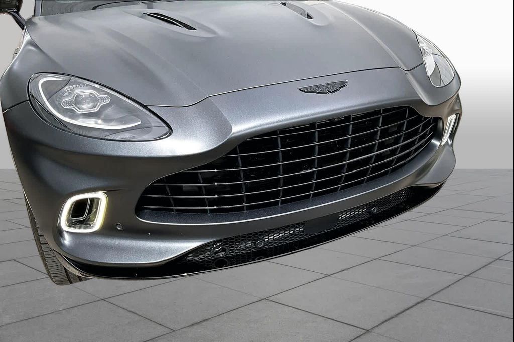 2022 Aston Martin DBX — миниатюра 30
