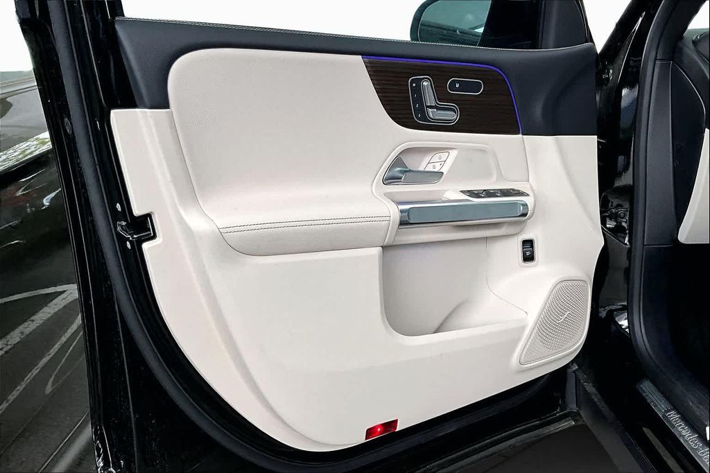 2026 Mercedes-BENZ GLB — миниатюра 15