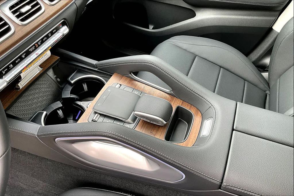 2026 Mercedes-BENZ GLE — миниатюра 11