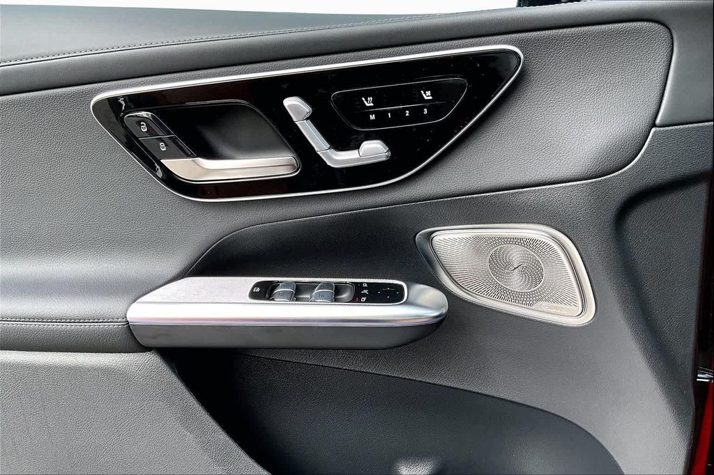 2026 Mercedes-BENZ GLC thumbnail 15