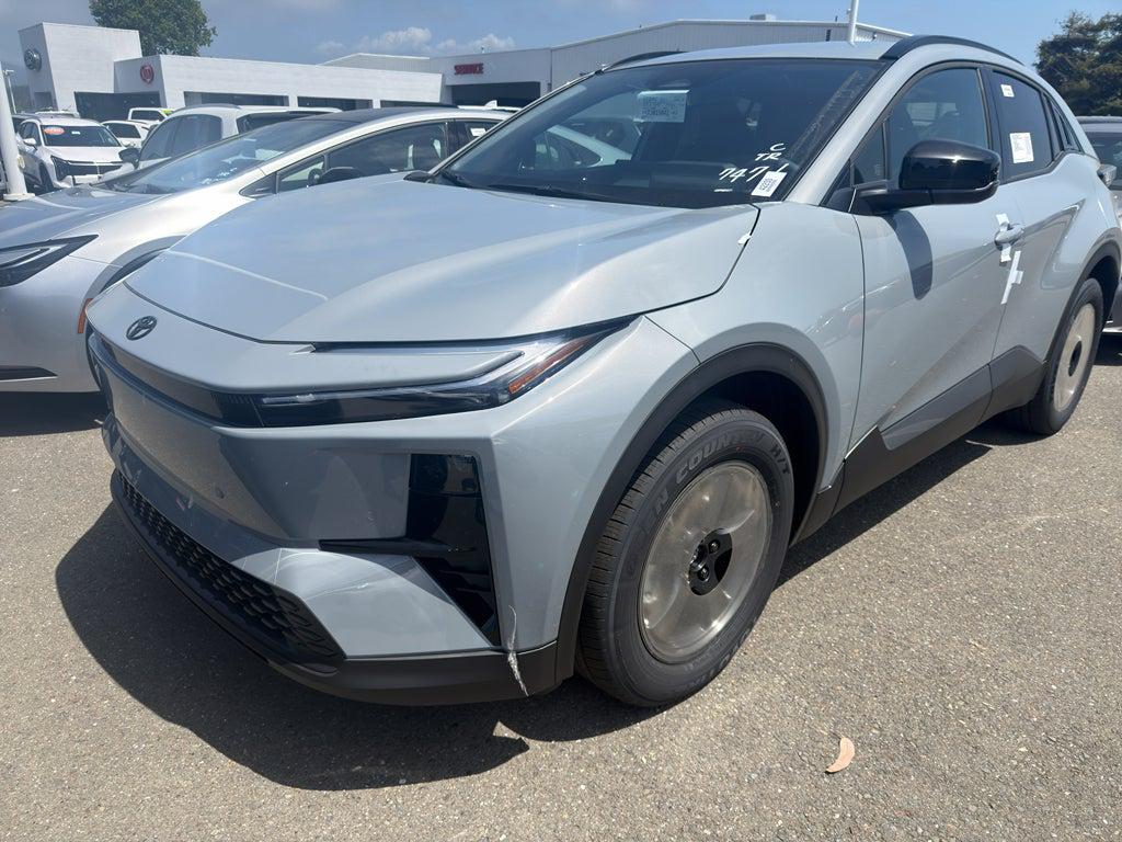 New 2026 Toyota C-HR SE
