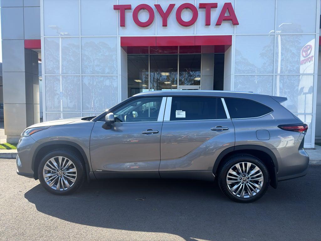New 2026 Toyota Highlander Hybrid Platinum
