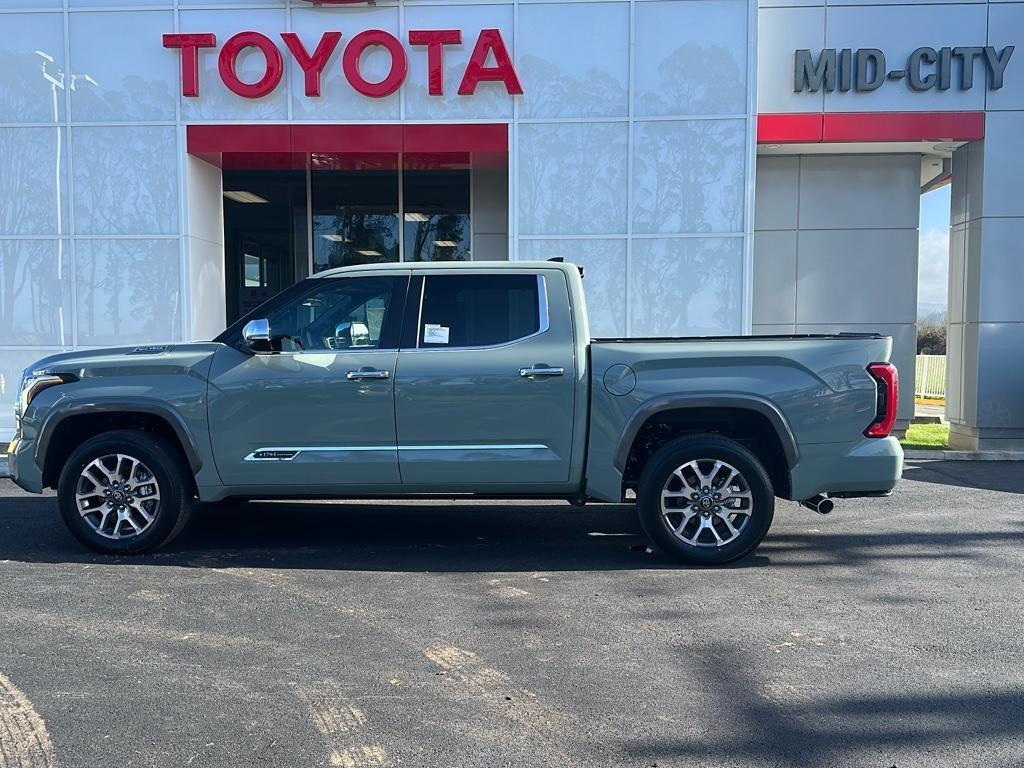 TOYOTA TUNDRA - 1