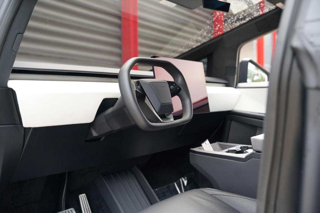 صورة 14 لـ 2024 Tesla CYBERTRUCK BASE