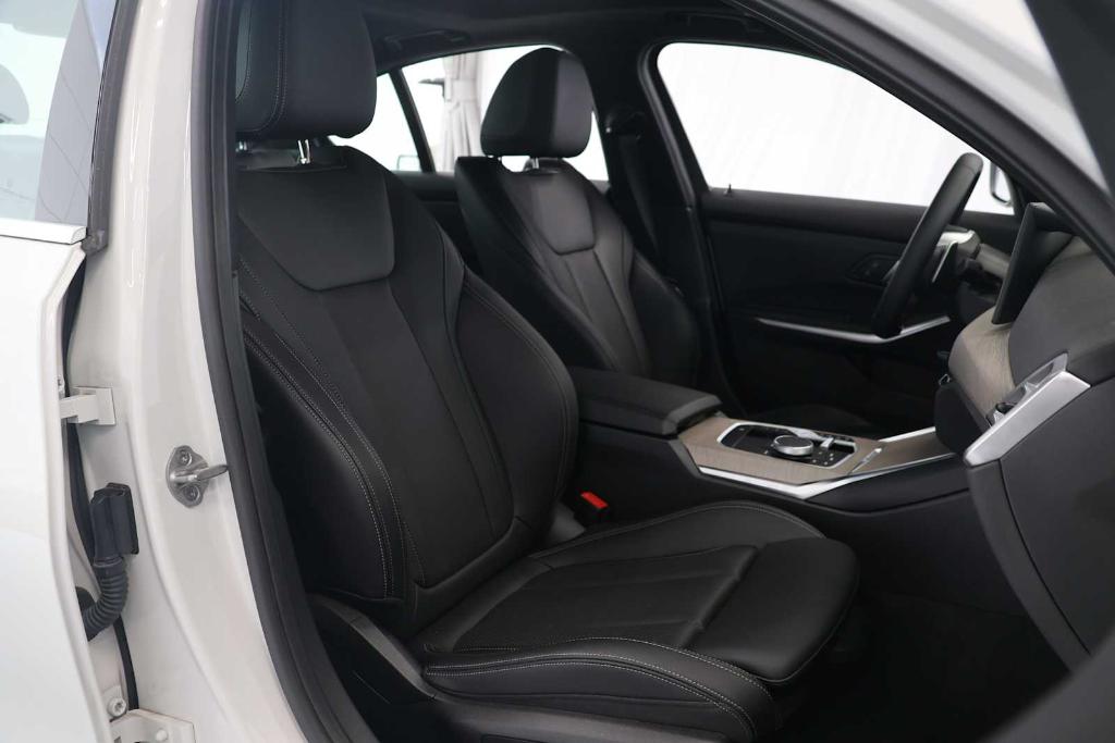 صورة مصغرة 13 لـ 2025 BMW 330 I