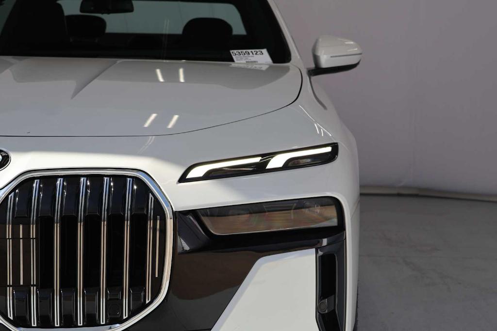 صورة 5 لـ 2024 BMW 760 760I XDRIVE