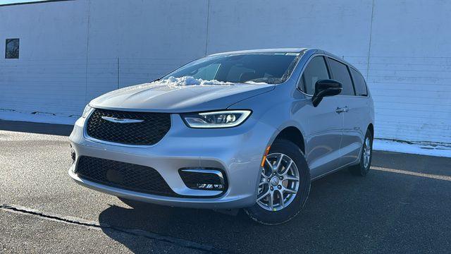 New 2026 Chrysler Pacifica Select