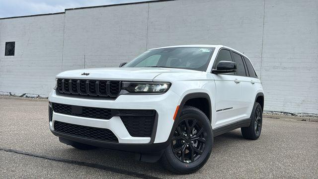 New 2026 Jeep Grand Cherokee Laredo