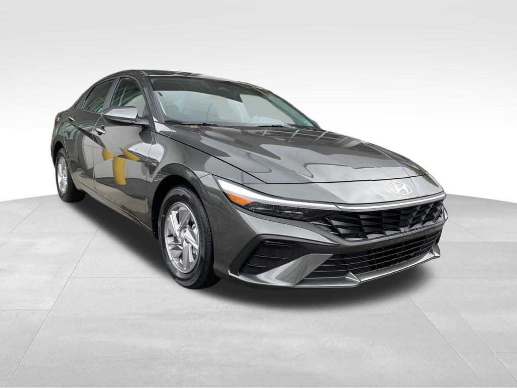 New 2026 Hyundai ELANTRA SE