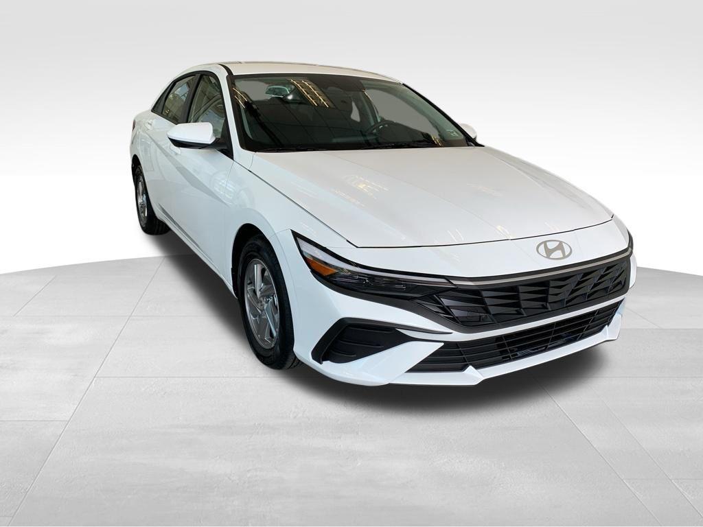 New 2026 Hyundai ELANTRA SE
