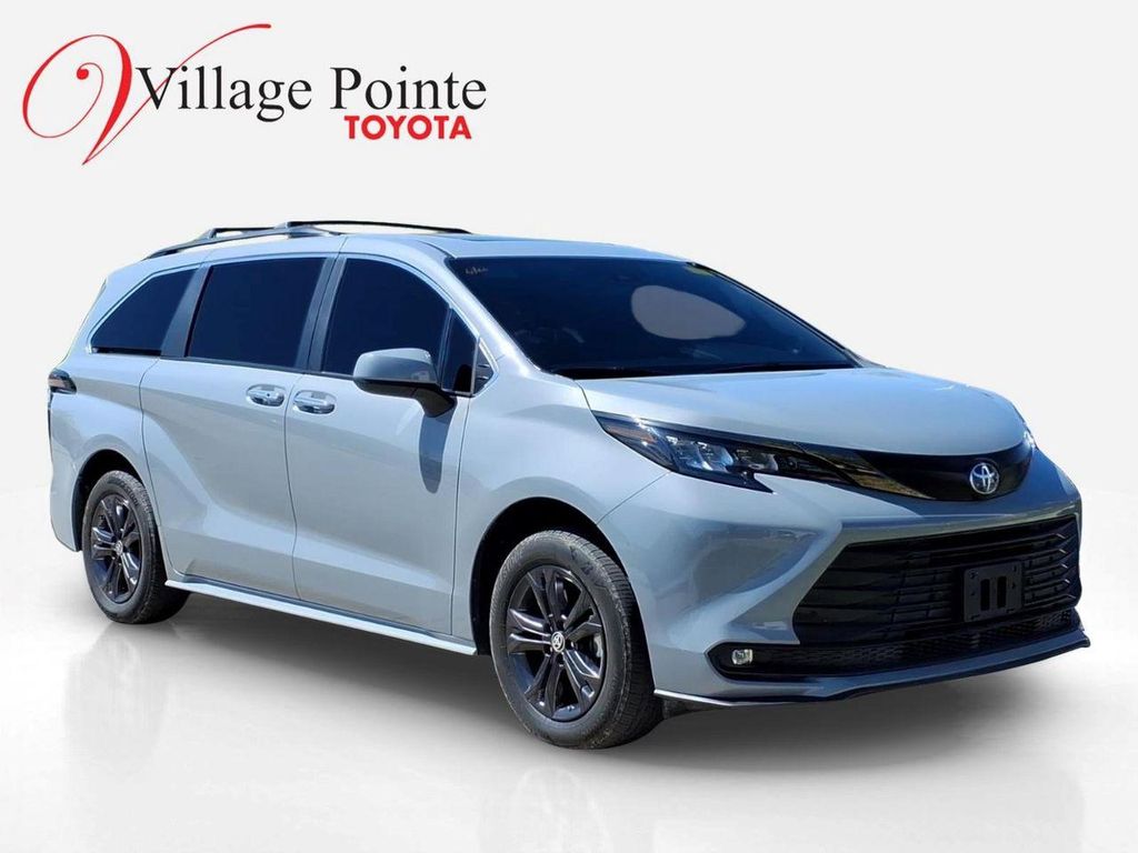 TOYOTA SIENNA - 2