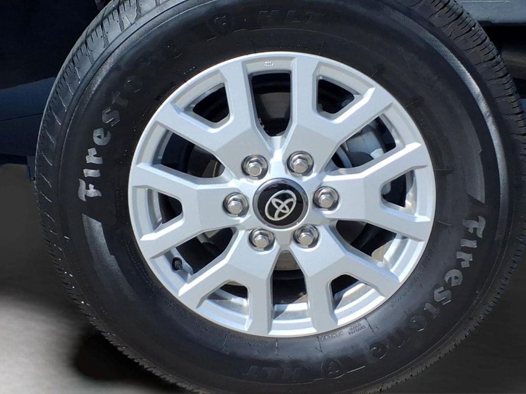 صورة 9 لـ 2025 Toyota TACOMA SR