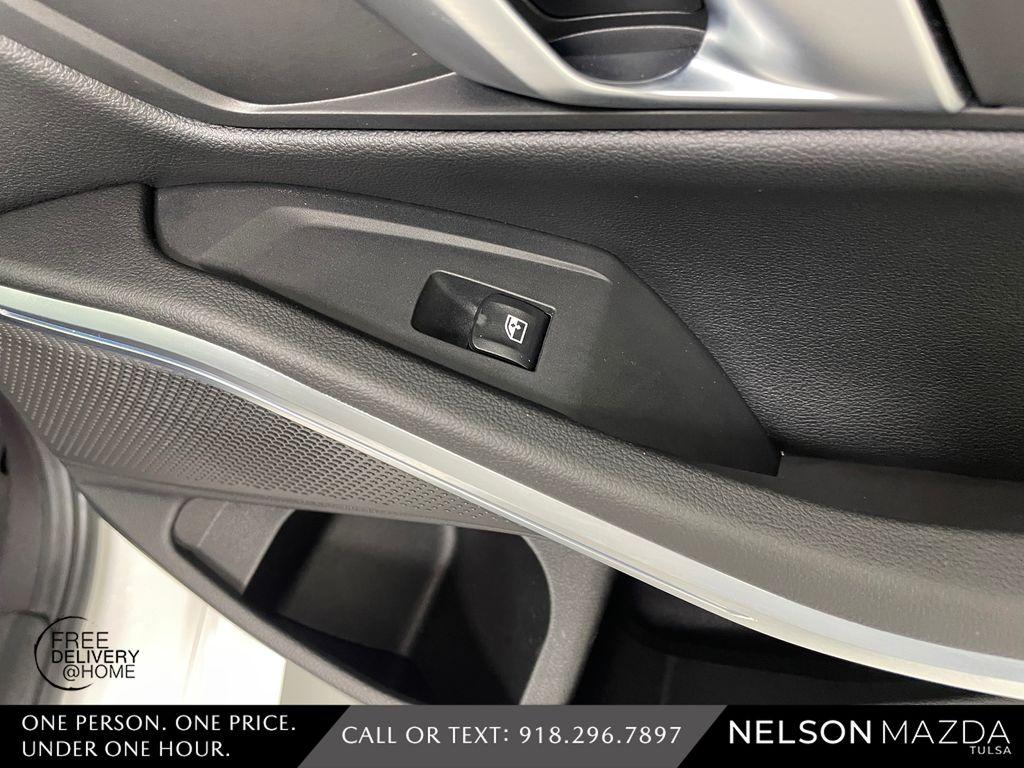 صورة مصغرة 39 لـ 2024 BMW 330 I XDRIVE