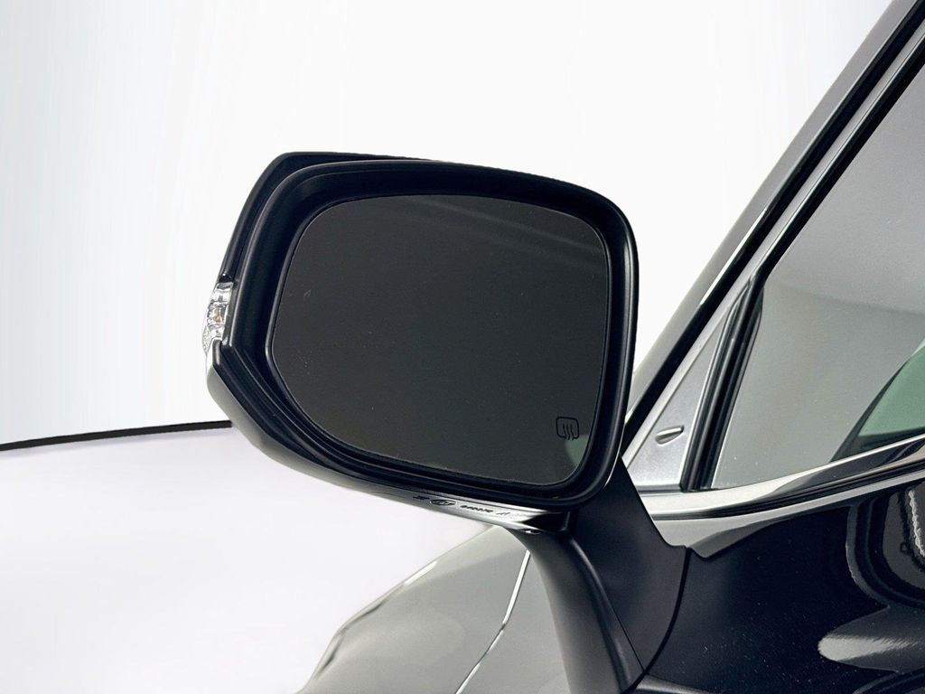 2023 Toyota HIGHLANDER L photo 5